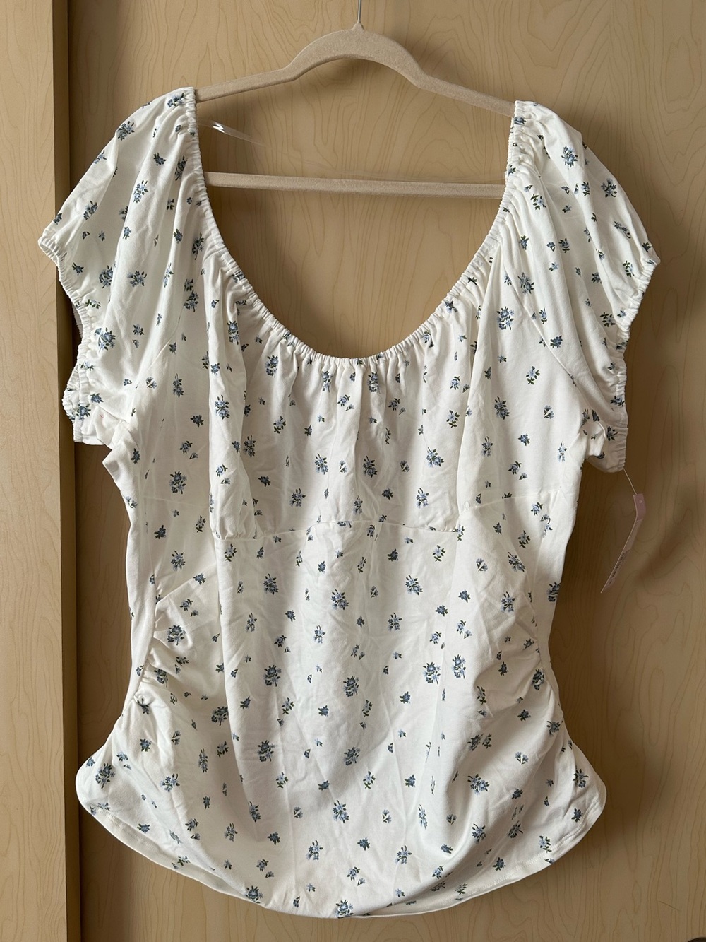 White Blue Floral Ruched Stretch Top NWT